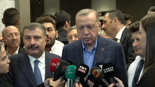 Cumhurbaşkanı Erdoğan, maden faciasının yaralılarını ziyaret etti: 5'inin durumu ağır, umutsuz değiliz Cumhurbaşkanı Erdoğan, maden faciasının yaralılarını ziyaret etti: 5'inin durumu ağır, umutsuz değiliz