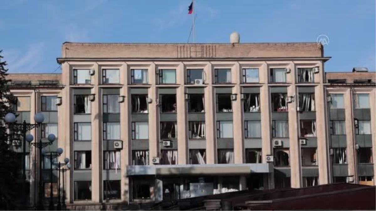 Donetsk\'e düzenlenen saldırıda yönetim binası zarar gördü