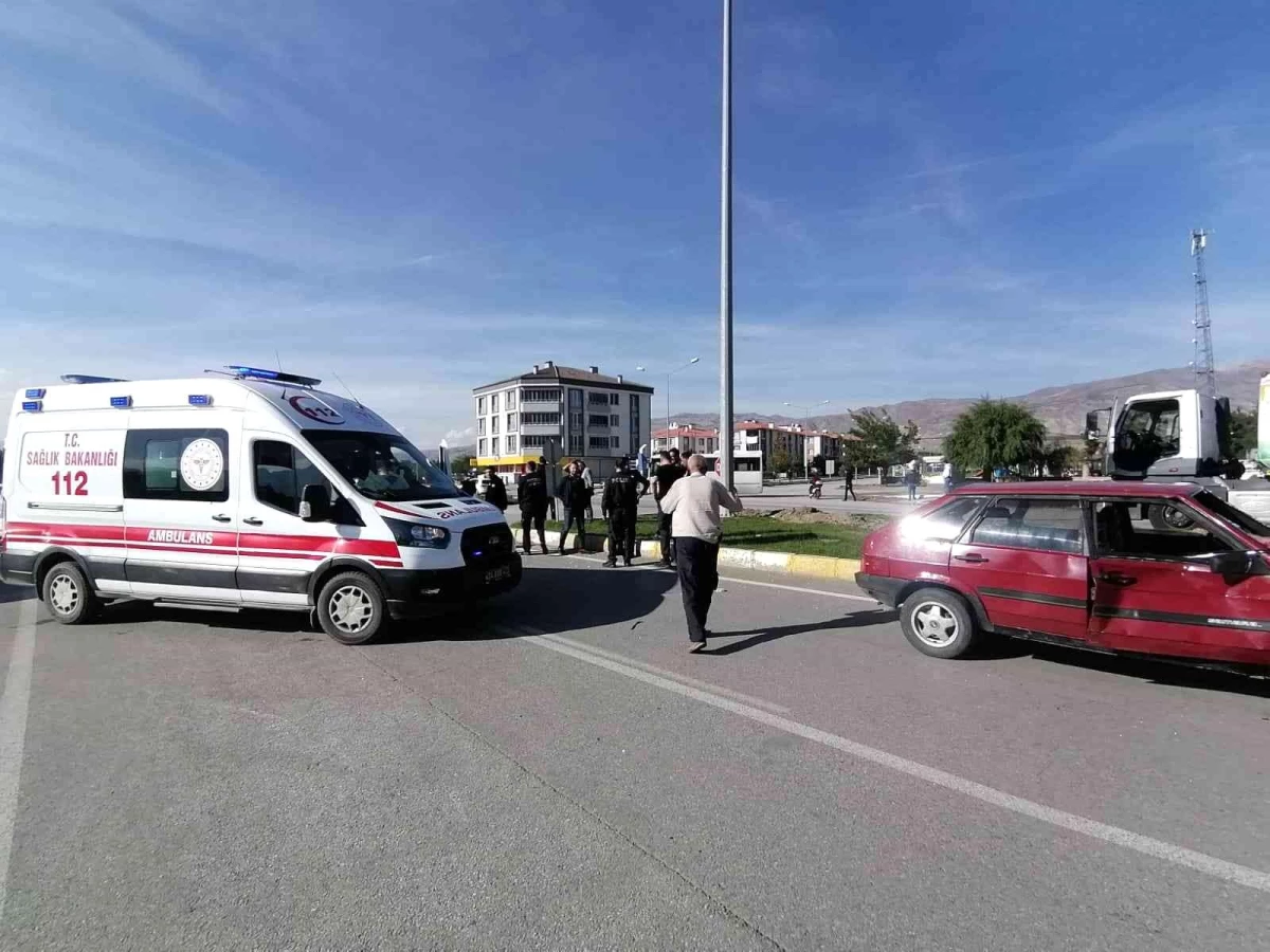 Son dakika haberi | Erzincan\'da trafik kazası: 4 yaralı