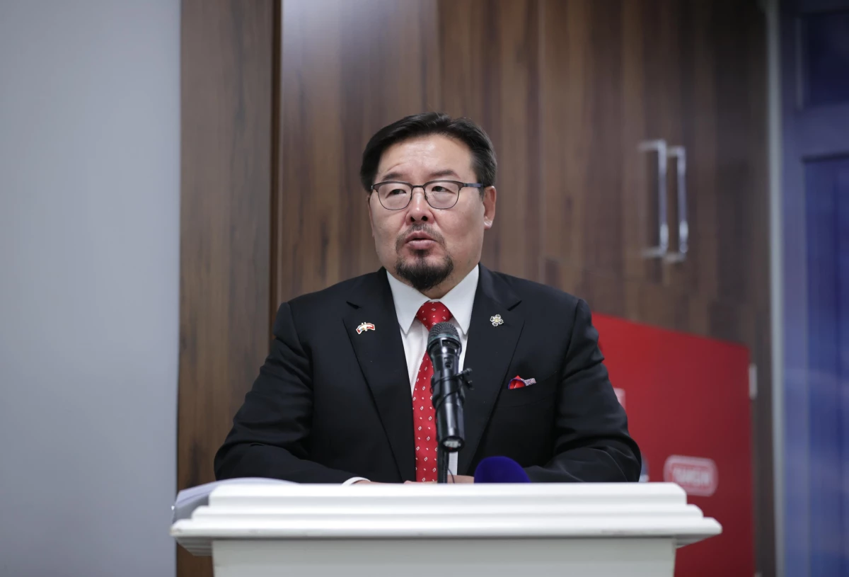 İKÇÜ\'den Moğolistan Ulusal Büyük Kuralı Başkanı Gombojav\'a fahri doktora unvanı
