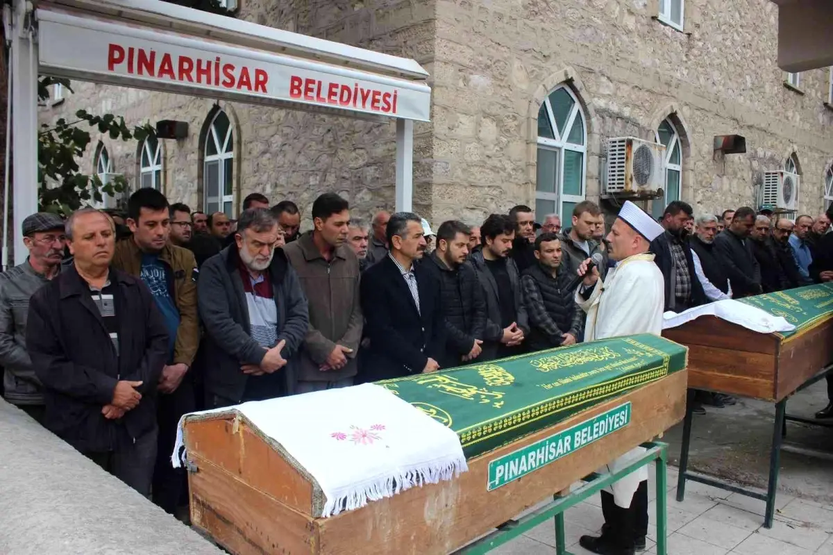 Kırklareli haber! Kırklareli\'nde ölü bulunan iki arkadaş toprağa verildi