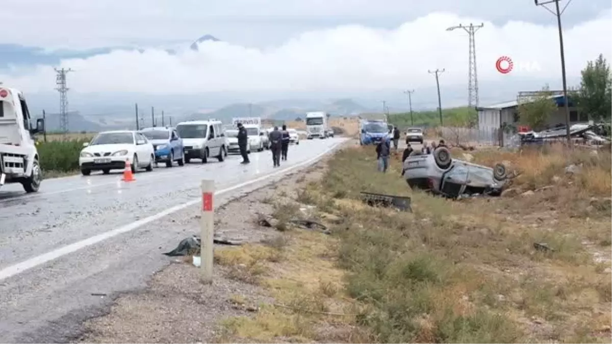 Mersin haberi | Mersin\'de kaygan yolda 3 araç birbirine girdi: 6 yaralı