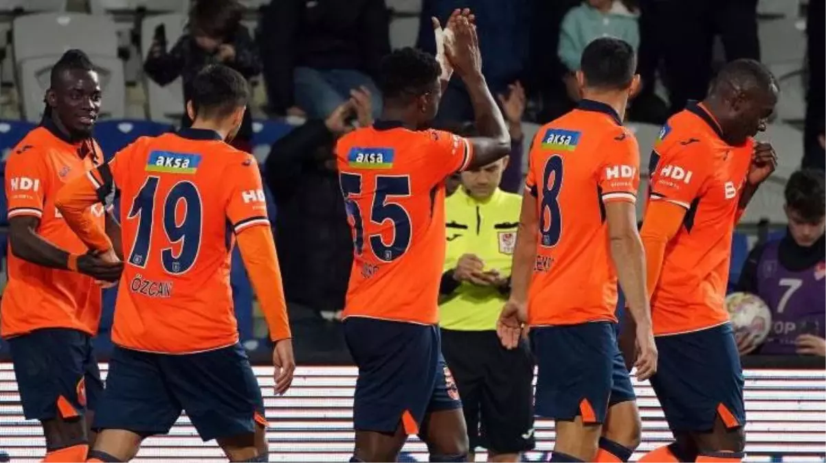 Başakşehir, sahasında İstanbulspor\'u 2-0 mağlup etti