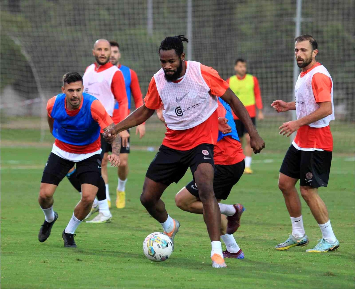 Antalyaspor\'da, İstanbulspor maçı hazırlıkları devam etti