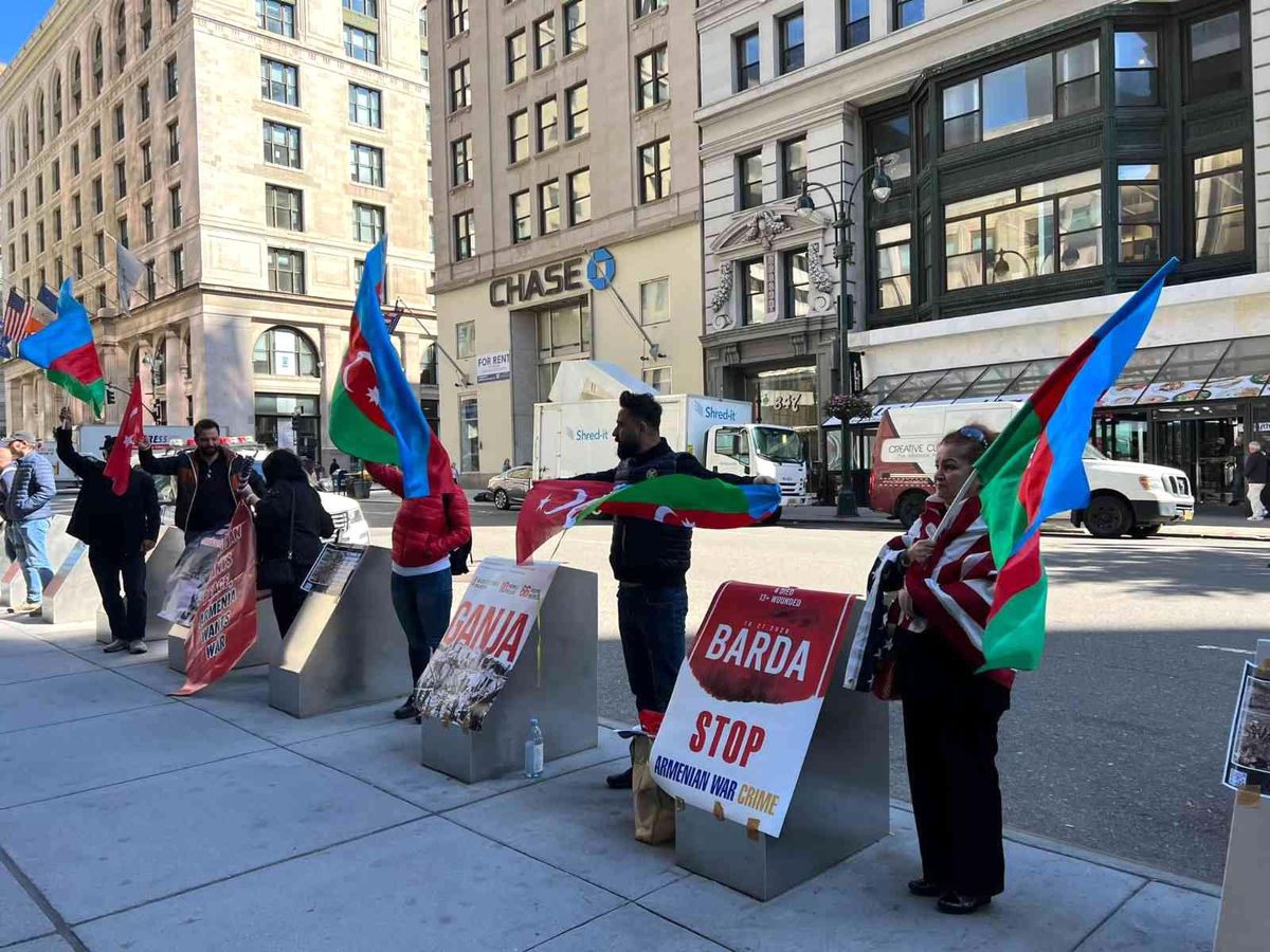 Azerbaycanlılar, Ermenistan\'ın katliamlarını ve provokasyonlarını New York\'ta protesto etti