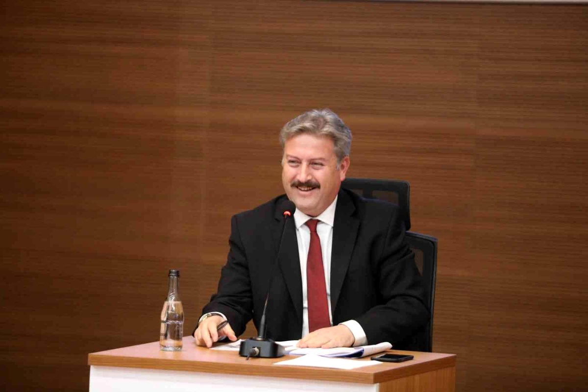 Başkan Palancıoğlu: "Şehrimizin huzur ve güvenliği için, İl Emniyet Müdürlüğü\'ne bina tahsis ettik"