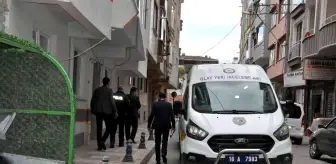Evde tek bırakılan çocuk ölü bulundu