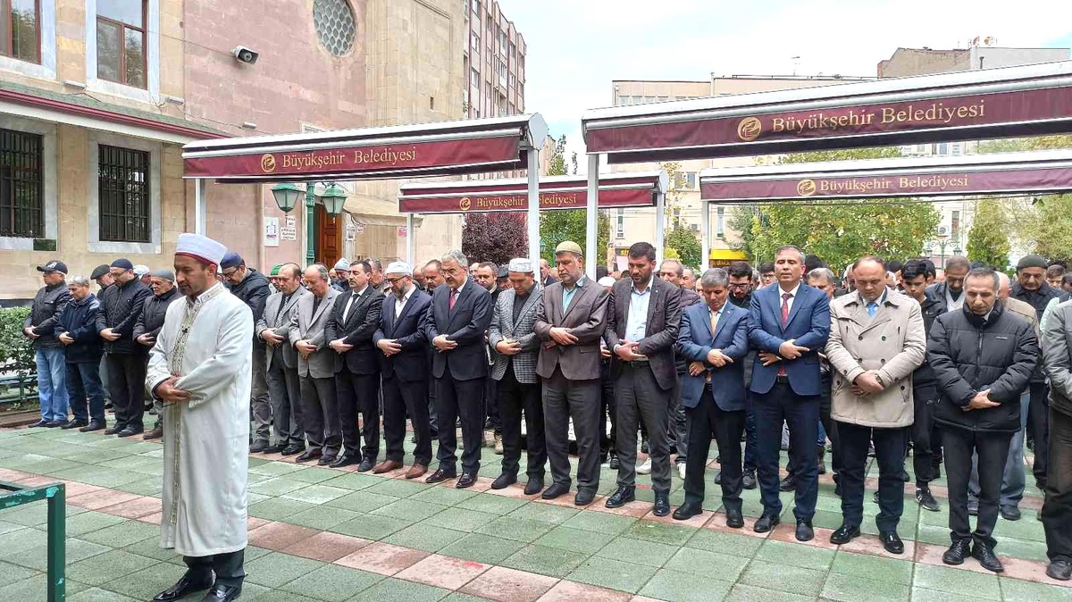 Eskişehir haberi: Hayatını kaybeden işçiler için Eskişehir\'de hatim okutulup gıyabi cenaze namazı kılındı