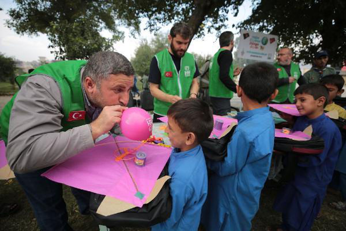 İHH\'den dünyada 20 bin 701 öğrenciye kırtasiye desteği
