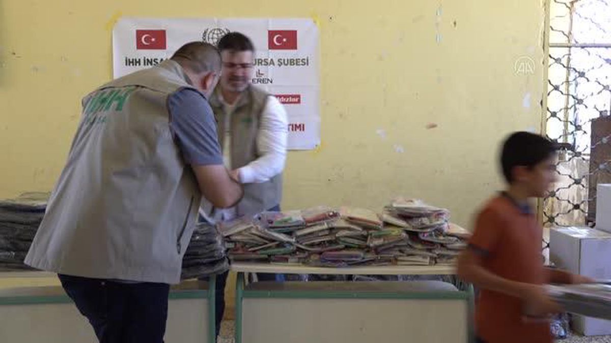 İHH'den dünyada 20 bin 701 öğrenciye kırtasiye desteği