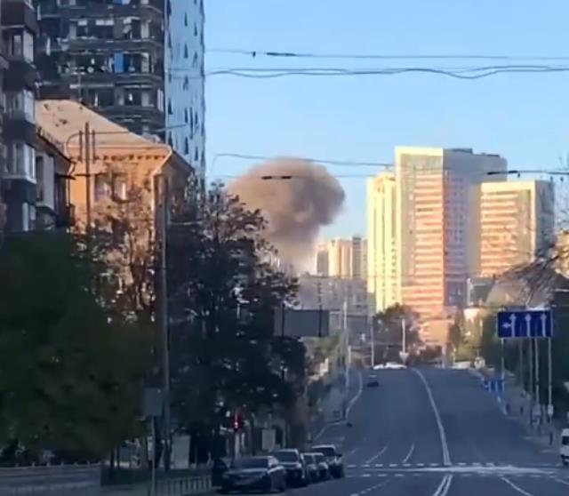 İran'ın kamikaze drone'ları Kiev'i böyle vurdu! Ukrayna ordusunun silahla müdahalesi sonuç vermedi