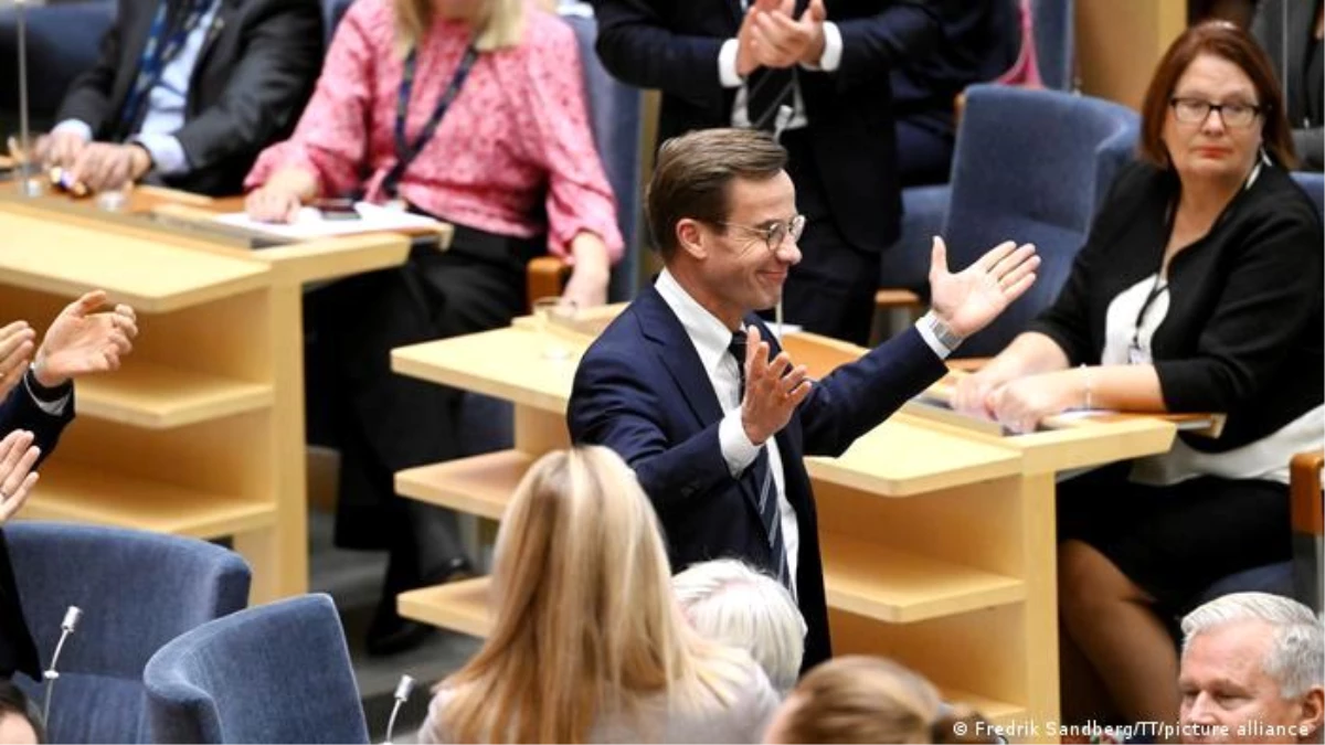 İsveç\'te yeni başbakan sağ popülistlerin desteği ile seçildi