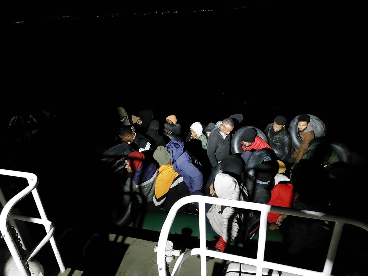 İzmir gündem haberi | İzmir açıklarında 94 düzensiz göçmen yakalandı