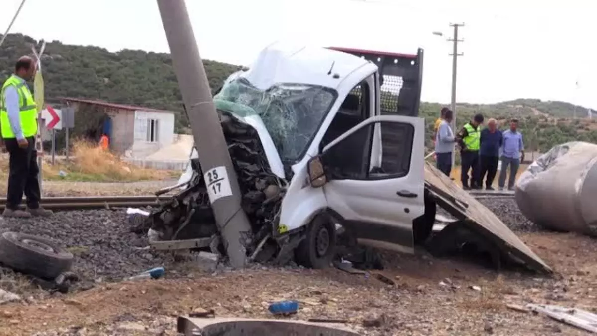 Son dakika haberi... KAHRAMANMARAŞ - Trenin çaptığı kamyonetin sürücüsü öldü