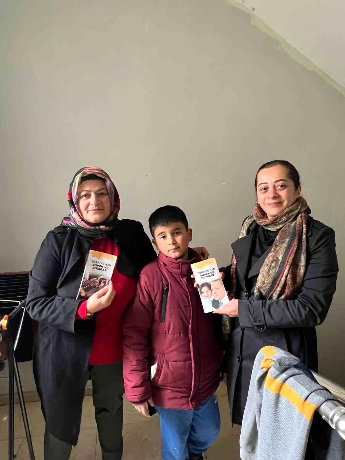 Kars haberi: Kars\'ta AK kadınlar ev ev dolaşıyor