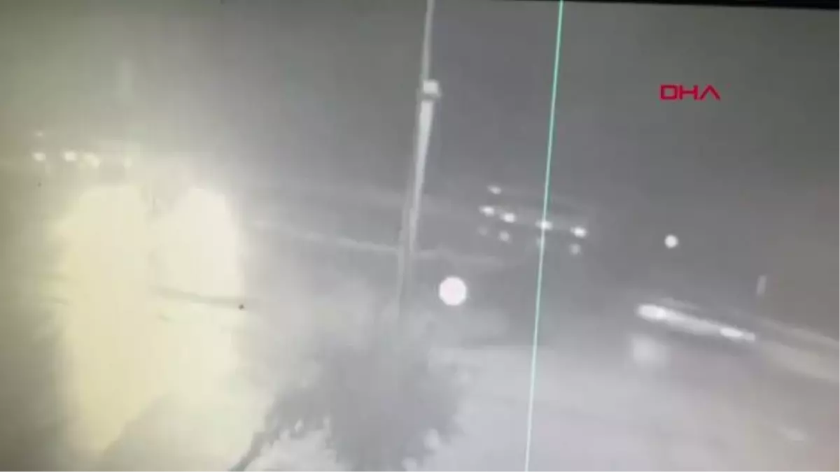 Son dakika haberi: KIRIKKALE-OTOMOBİLİN ÇARPTIĞI TANKERCİ YOLUNA DEVAM ETTİ; 5 YARALININ OLDUĞU KAZA KAMERADA