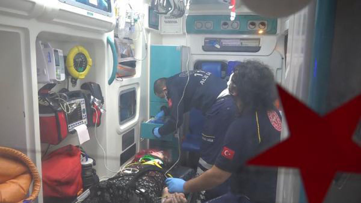 Oğluyla tartışırken terastan düştüğü iddia edilen anne, ağır yaralandı