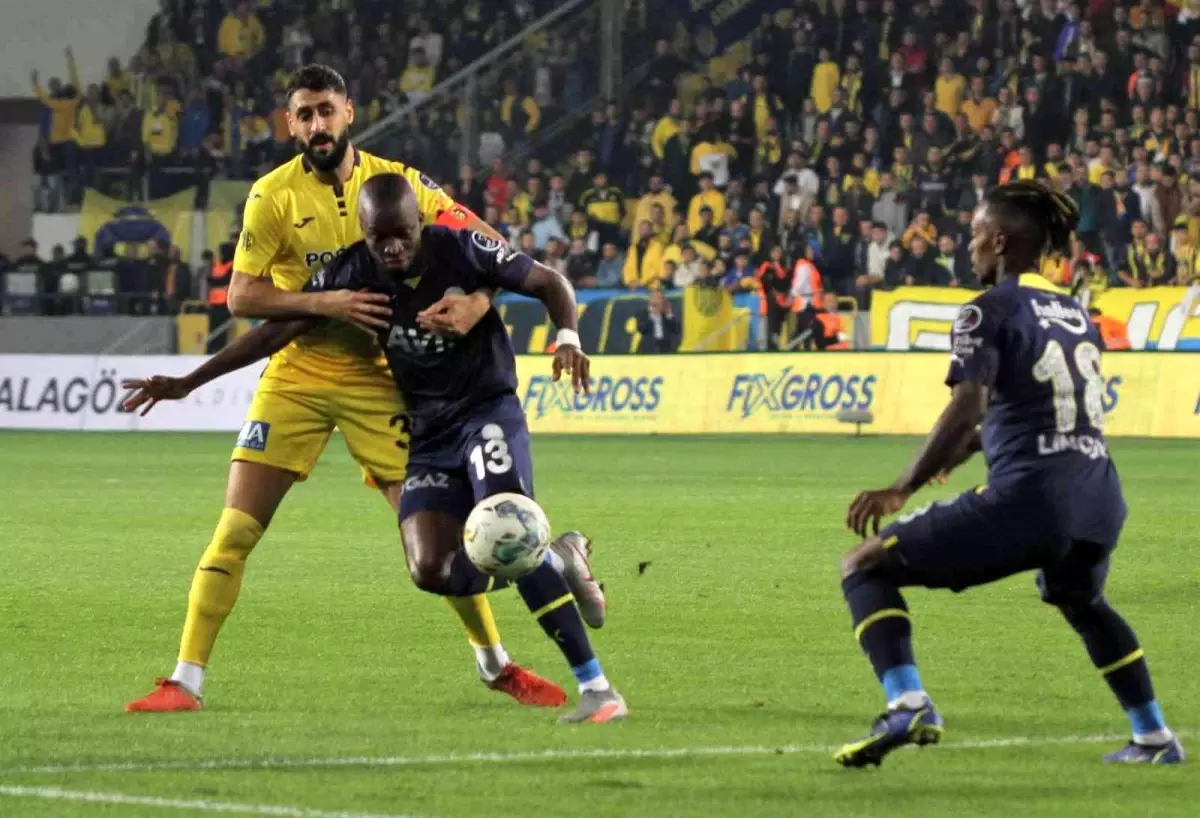 Spor Toto Süper Lig: MKE Ankaragücü: 0 Fenerbahçe: 2 (İlk yarı)