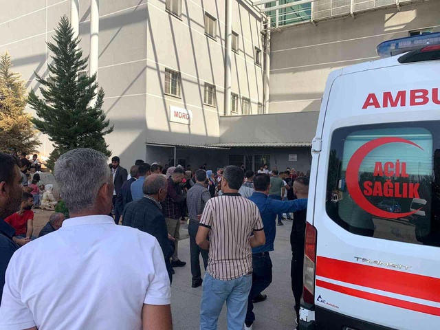 Sünnet olacak çocuk otomobilin altında ezilerek öldü Sünnet olacak çocuk otomobilin altında ezilerek öldü
