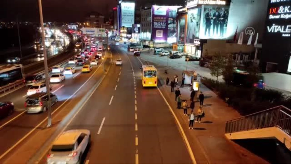 Akşam saatlerinde trafik yoğunluğu yaşanıyor