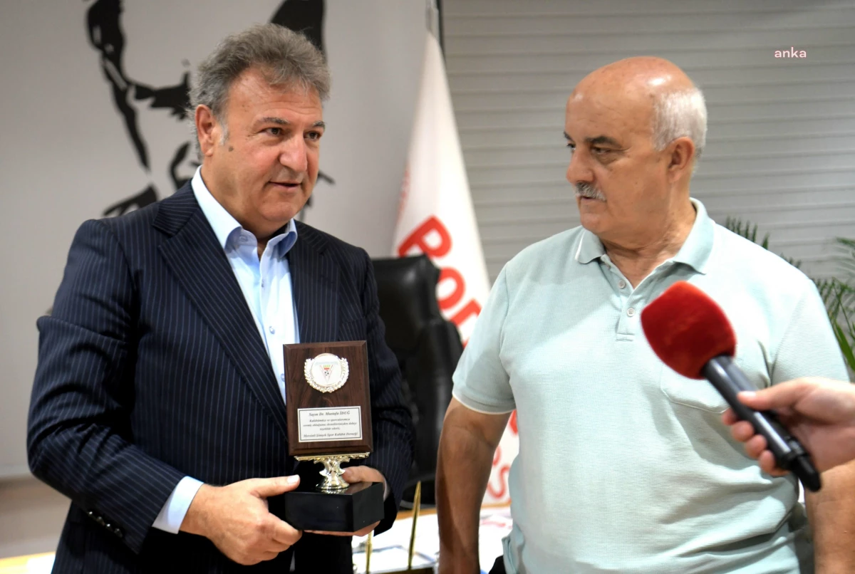 İzmir yerel haberleri: Amatörlerden Bornova Belediye Başkanı İduğ\'a Plaketli Teşekkür