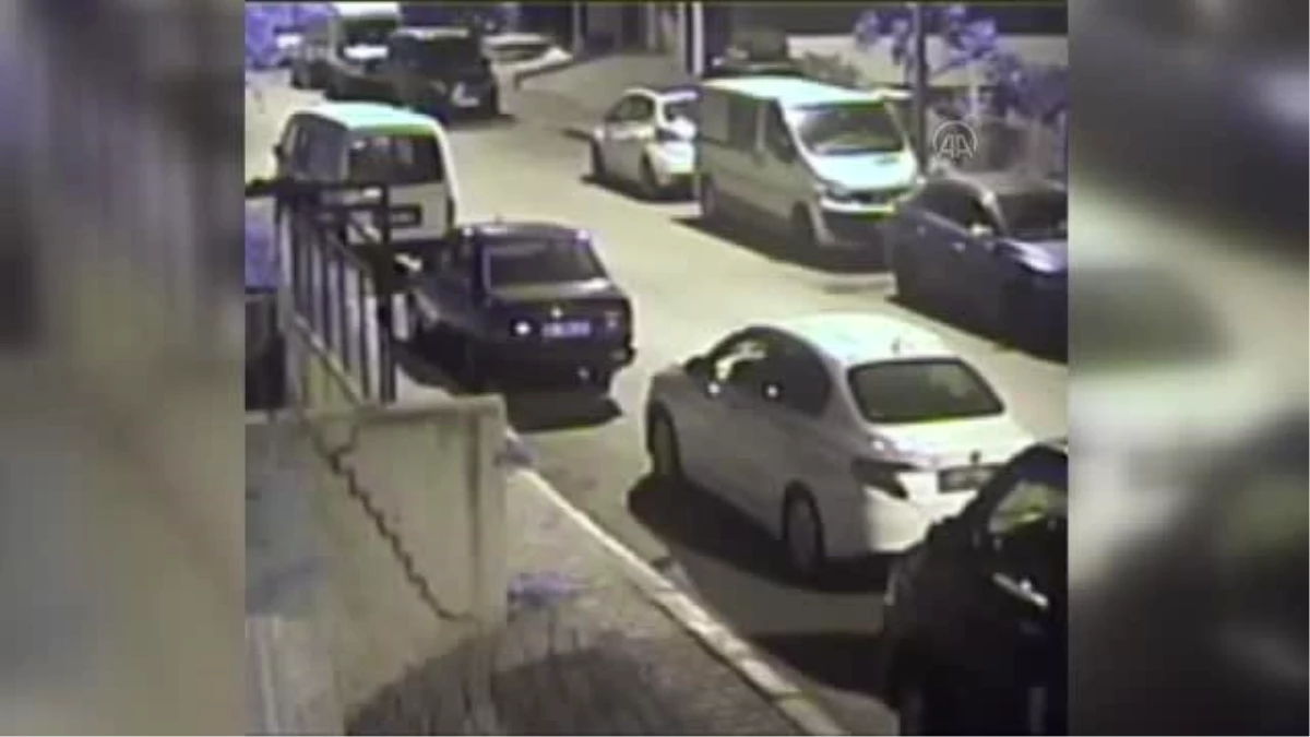 Ataşehir\'de otomobil hırsızlık anı güvenlik kamerasına yansıdı