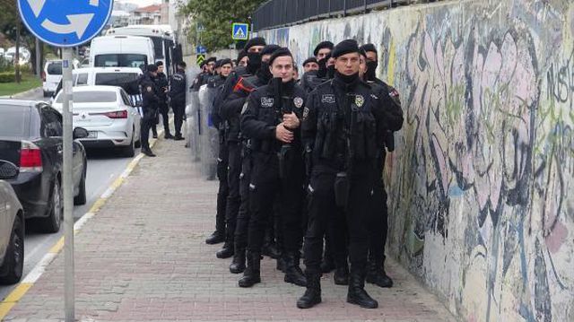Toplu iş sözleşmeleri tıklandı, Avcılar Belediyesi işçileri iş bıraktı Toplu iş sözleşmeleri tıklandı, Avcılar Belediyesi işçileri iş bıraktı
