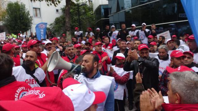 Toplu iş sözleşmeleri tıklandı, Avcılar Belediyesi işçileri iş bıraktı Toplu iş sözleşmeleri tıklandı, Avcılar Belediyesi işçileri iş bıraktı