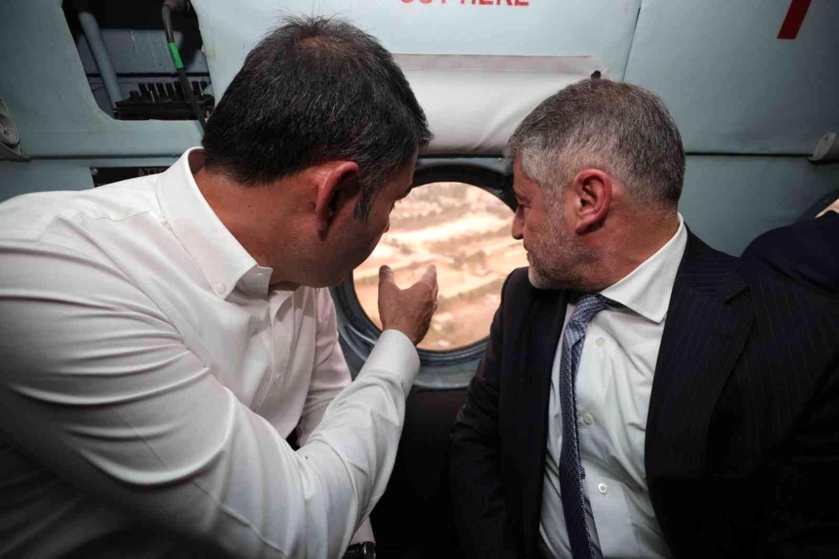 Bakanlar kentsel dönüşüm alanını havadan inceledi