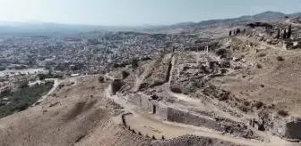İzmir kültür sanat haberi | Bergama Antik Kenti'ndeki 2 bin yıllık eserlere usta dokunuşu