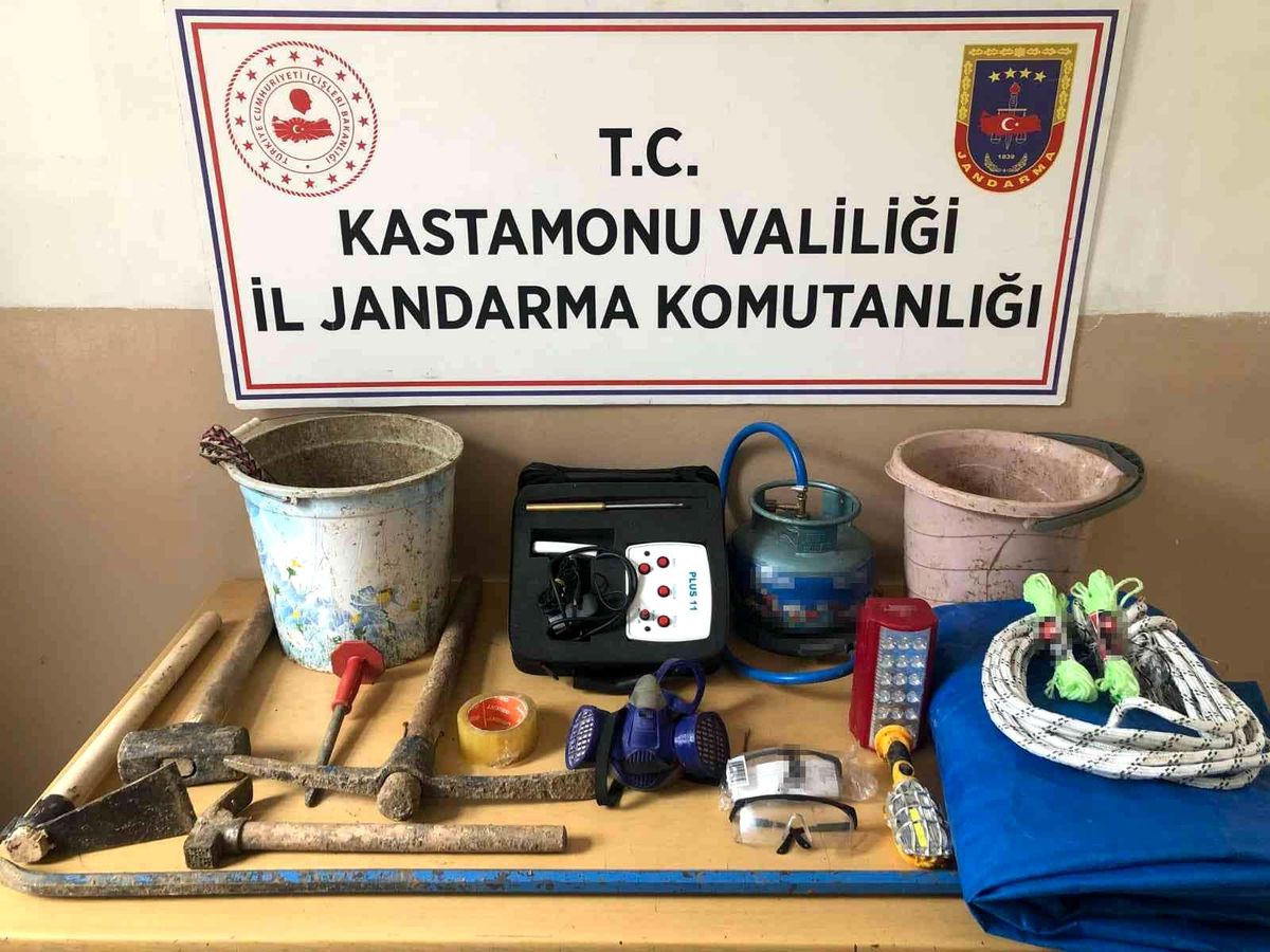 Son dakika haberleri! Define arayan şahıslara jandarmadan suçüstü baskın: 5 gözaltı