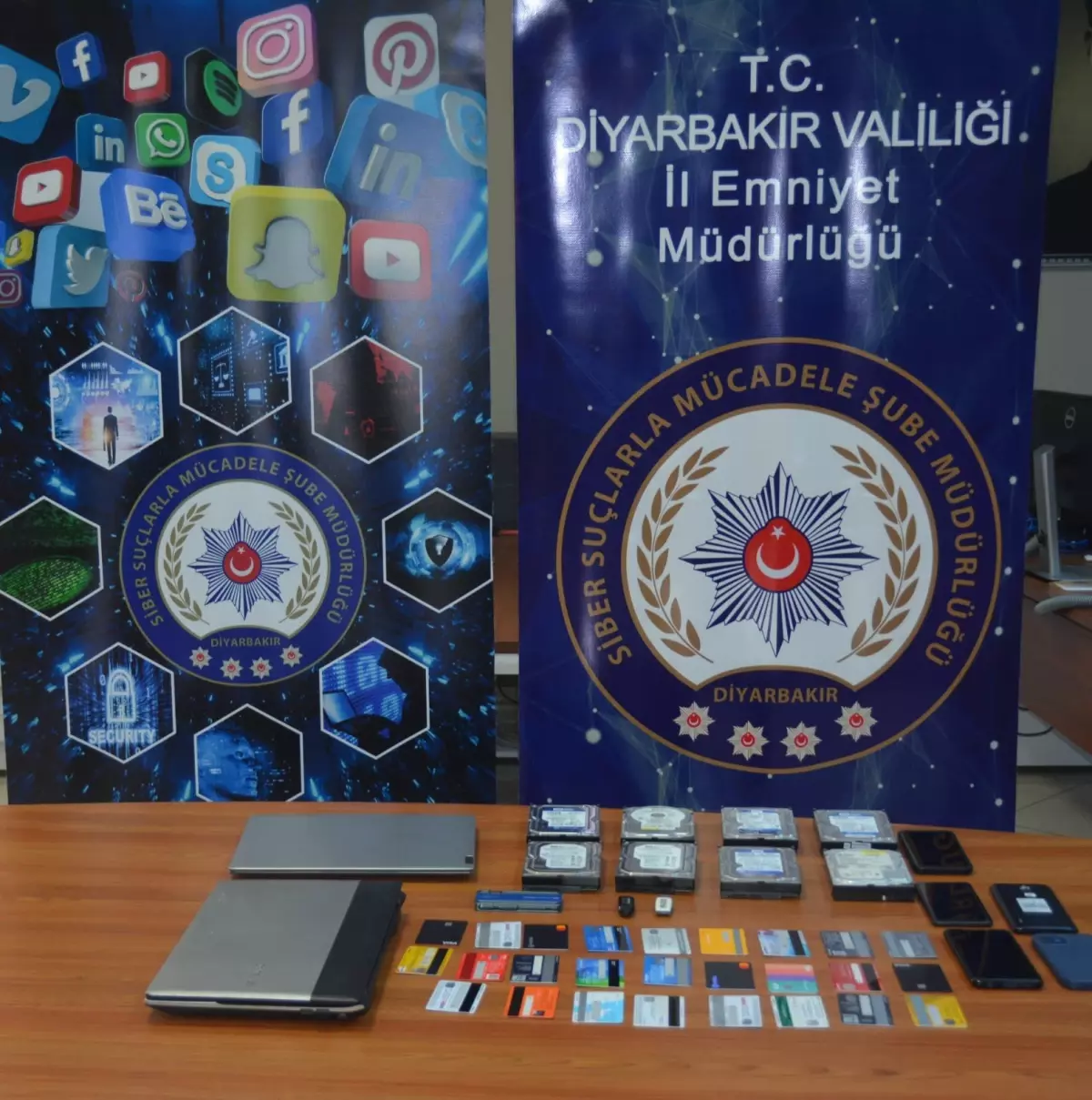 Son dakika haber... Diyarbakır merkezli 3 ilde dolandırıcılık operasyonunda 6 şüpheli yakalandı