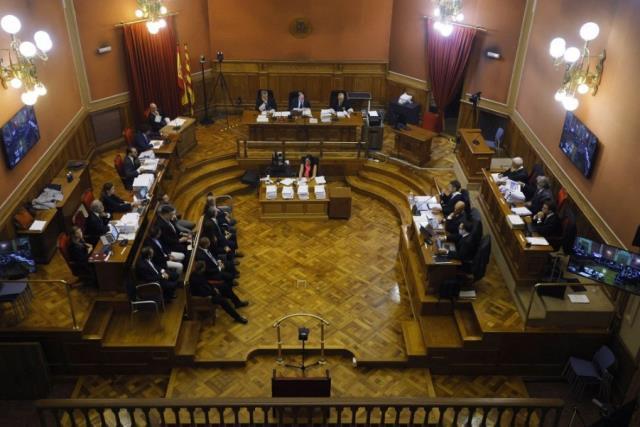 Dünyaca ünlü futbolcu Neymar sanık koltuğunda! Suçlamayı reddedip topu babasına attı