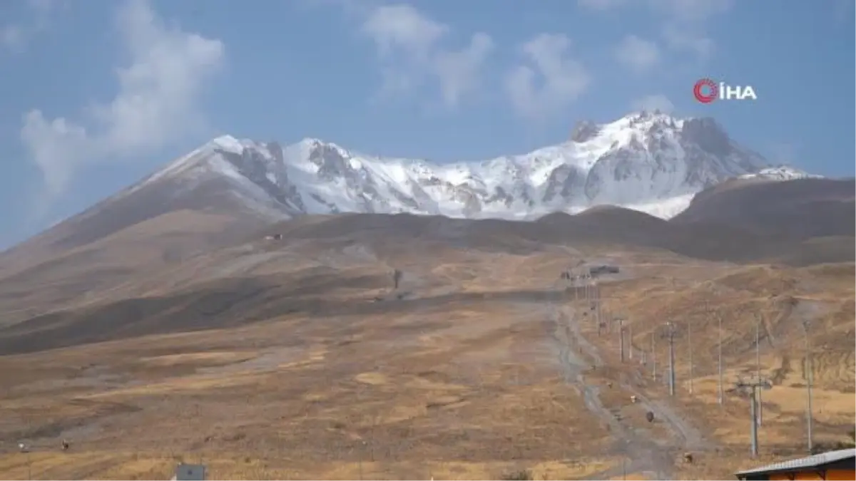 Erciyes Dağı beyaz örtüyle kaplandı