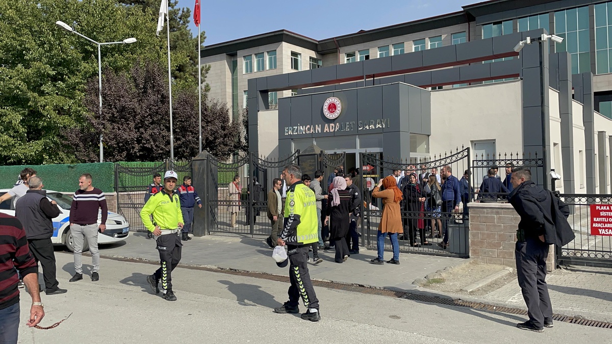 Son dakika haber! Erzincan\'da duruşması sonrası çıkan silahlı kavgada 1 kişi öldü