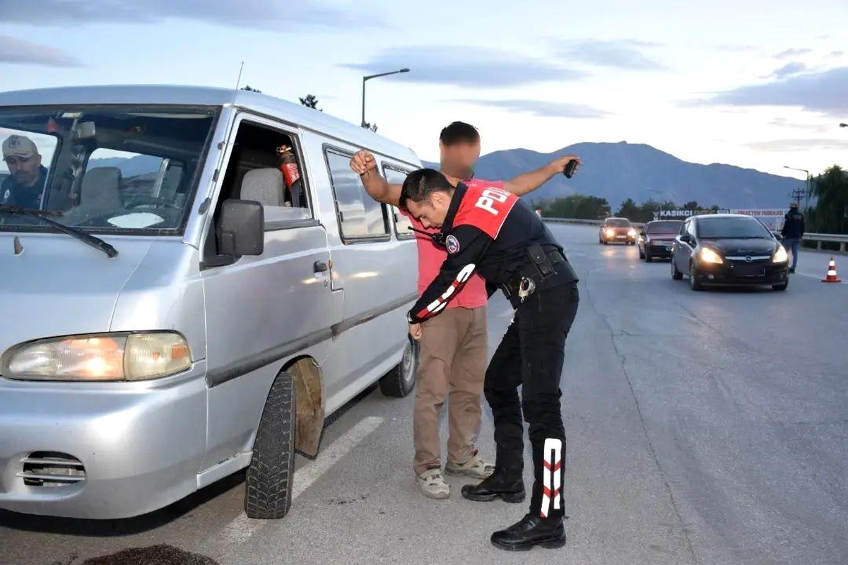 Son dakika haberi: Erzincan\'da "Huzurlu Sokaklar ve Terör Suçları Uygulaması"