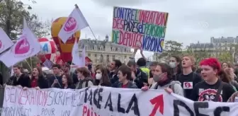 Fransa'da çok sayıda meslek mensubu greve gitti (1)