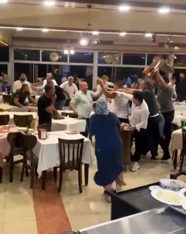 İstek şarkı isteyen müşterinin kafasında sandalye kırdılar