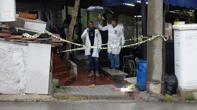'Yeğenimi neden benim istediğim gence vermiyorsun?' diyen amca, çıkan kavgada canından oldu 'Yeğenimi neden benim istediğim gence vermiyorsun?' diyen amca, çıkan kavgada canından oldu