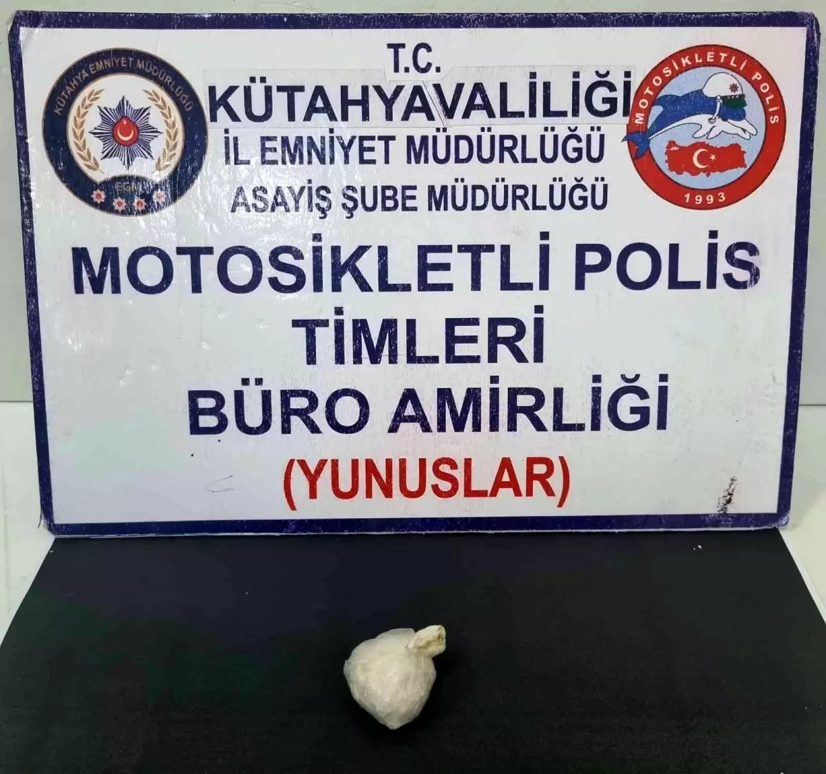 Kütahya haber... Kütahya\'da Yunus Timleri bir kişinin üzerinde uyuşturucu ele geçirdi