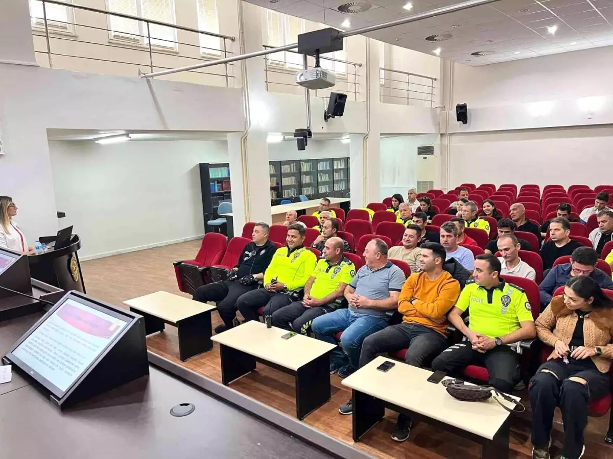 Muğla haberleri... Muğla\'da trafik birimlerinde görevli emniyet personeli eğitimden geçiyor