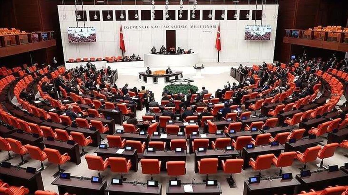 CHP, sosyal medya düzenlemesinin 29. maddesinin iptal edilmesi için Anayasa Mahkemesi'ne başvurdu