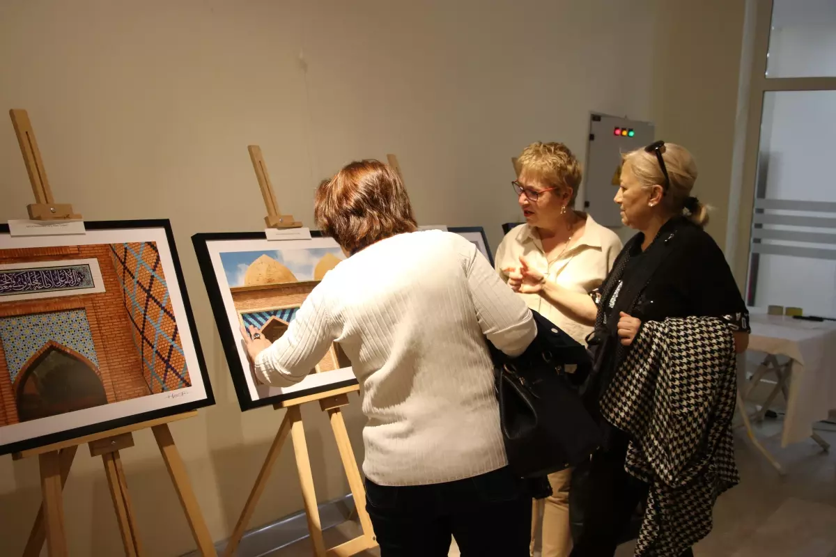 Azerbaycan\'ın bağımsızlık gününde "Kardaş Kömeği" sergisi