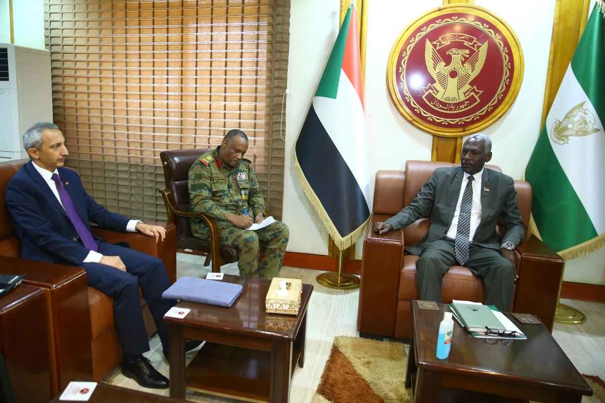 Türkiye\'nin Hartum Büyükelçisi Çobanoğlu, Sudan Savunma ve İçişleri Bakanları ile görüştü