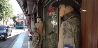 Antalya gündem haberi | Ukraynalı askerlerin kışlık bot, mont, kamuflaj ve hücum yeleği ihtiyaçları Antalya'dan gidiyor