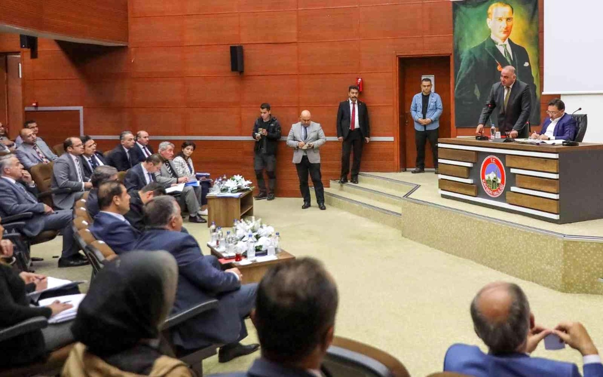 Vali Çiçek: "Amacımız vatandaşlarımıza en iyi hizmeti sunmak"