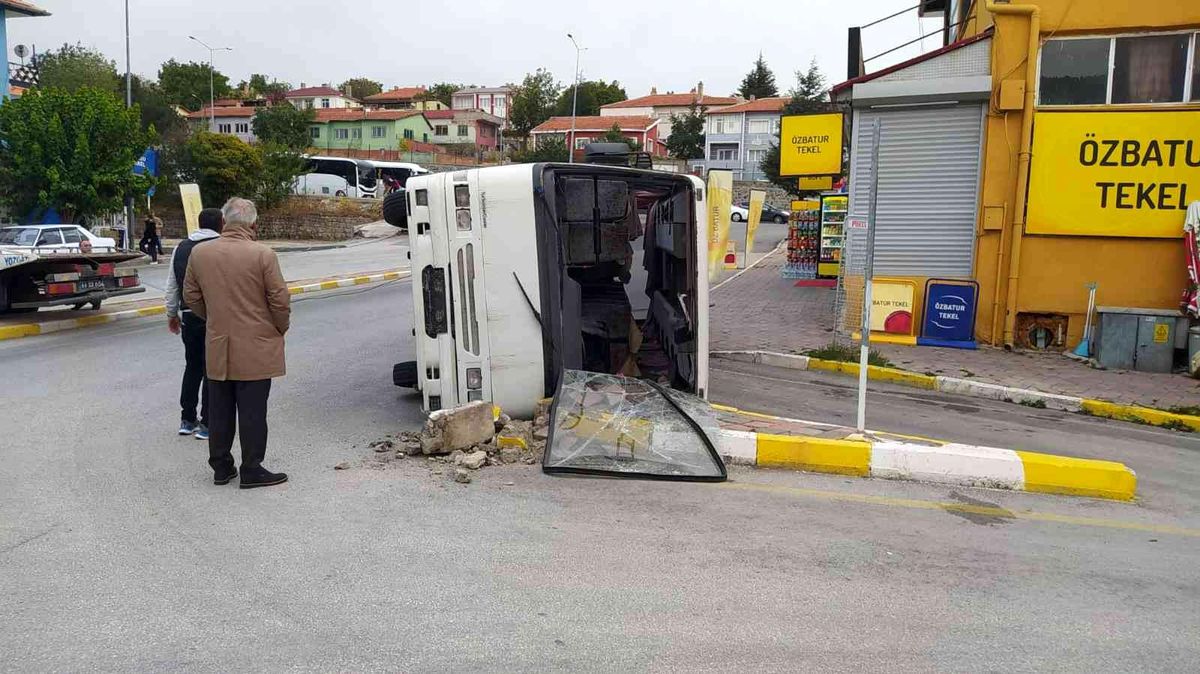 Son dakika haber! Yozgat\'ta işçileri taşıyan otobüs devrildi: 6 yaralı