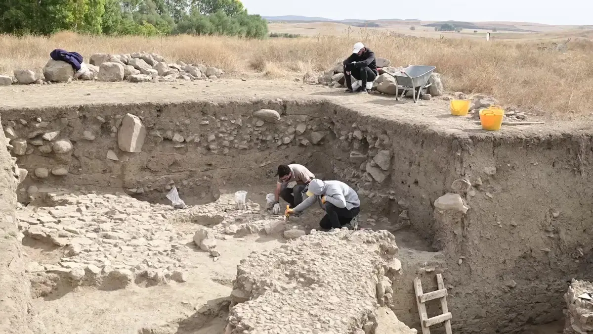 Yozgat yerel haberi... Yozgat\'ta Toprak Altındaki Medeniyet İzlerini Ortaya Çıkarmaya Yönelik Kazılar Devam Ediyor