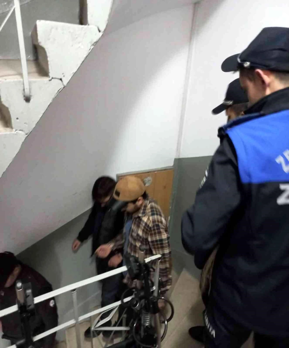 Zeytinburnu\'nda günlük kiralık daire denetimi: 85 düzensiz göçmen yakalandı