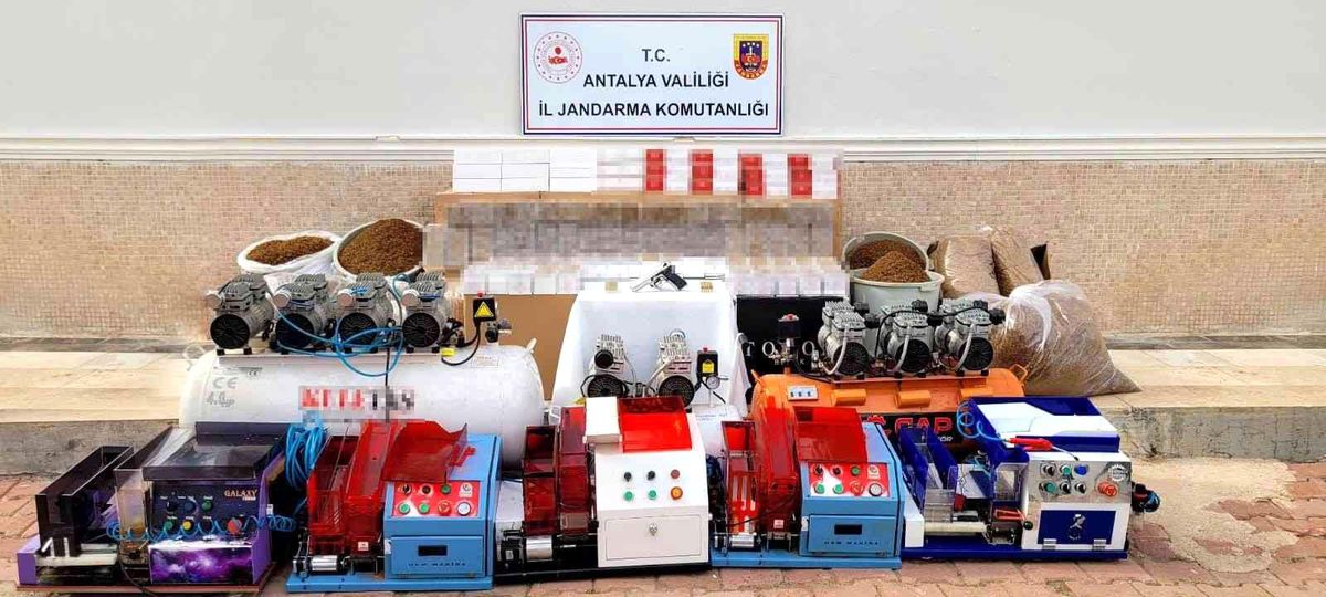 Antalya haber... Antalya\'da jandarmadan 500 bin liralık kaçak sigara operasyonu